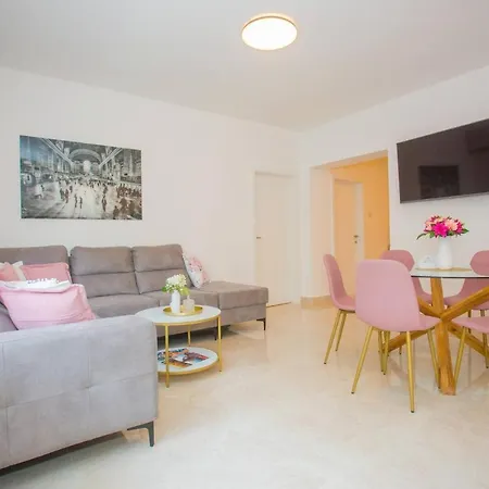 Spacious Luxury In Vibrass *