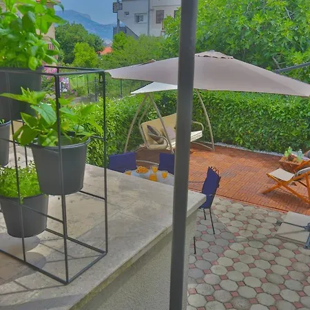 Spacious Luxury In Vibrass Villa *