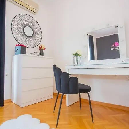 Spacious Luxury In Vibrass Villa Split