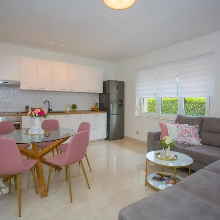 Spacious Luxury In Vibrass