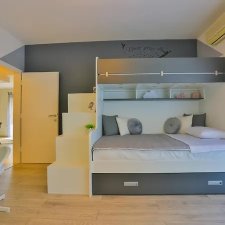 Spacious Luxury In Vibrass *