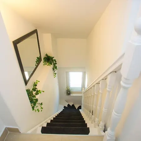 Spacious Luxury In Vibrass Split