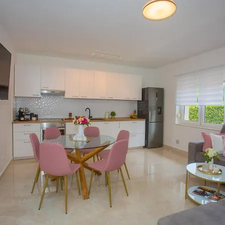 Spacious Luxury In Vibrass Split