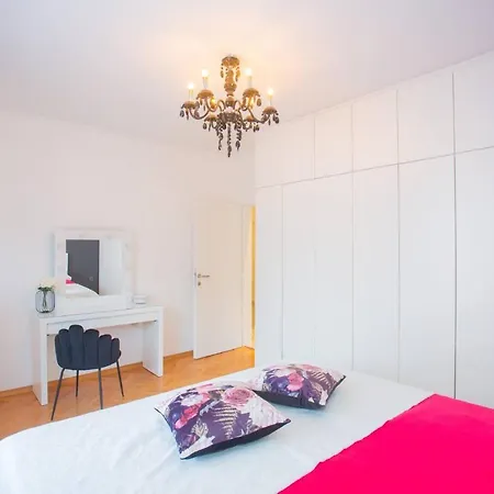 Spacious Luxury In Vibrass Villa