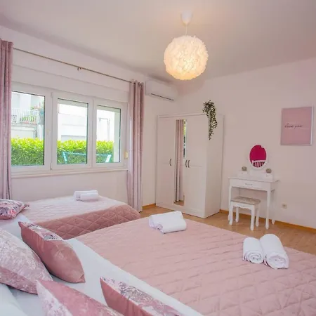 Villa Spacious Luxury In Vibrass Split