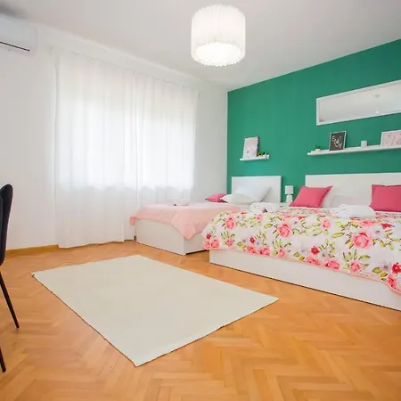 Spacious Luxury In Vibrass *