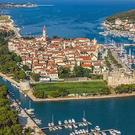 Spacious Luxury In Vibrass Villa Split