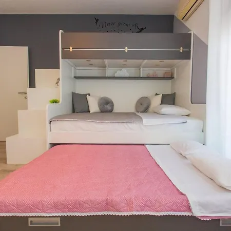 Spacious Luxury In Vibrass Villa Split
