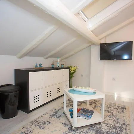 Spacious Luxury In Vibrass Villa