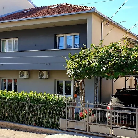 Spacious Luxury In Vibrass Villa *